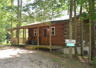 exterior of Trail Ridge log cabin in Hocking Hills