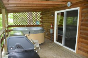 hot tub on porch of Trail Ridge cabin